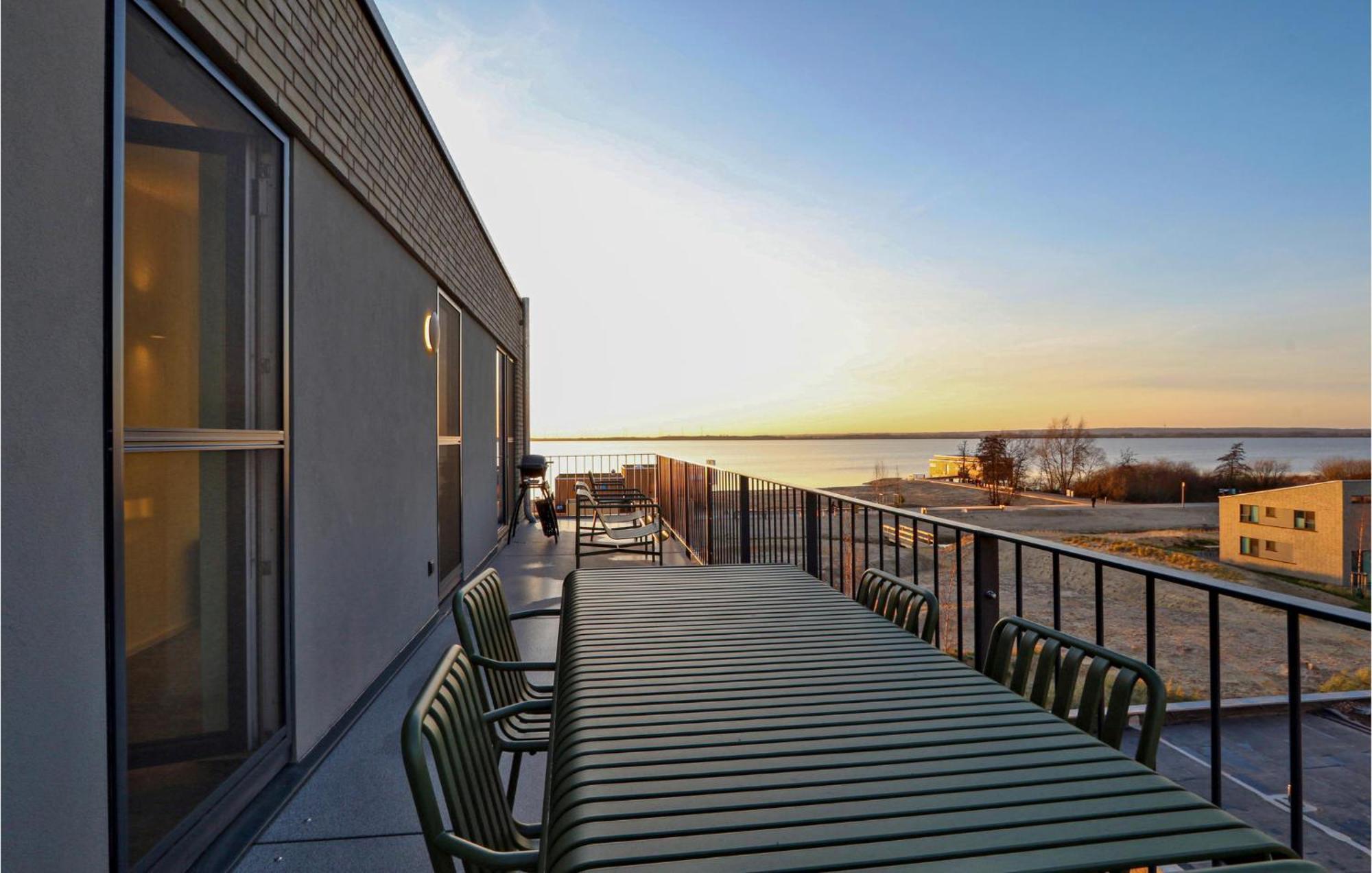 Penthouse Comfort Лембрух Экстерьер фото